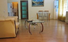 Deribas Готель